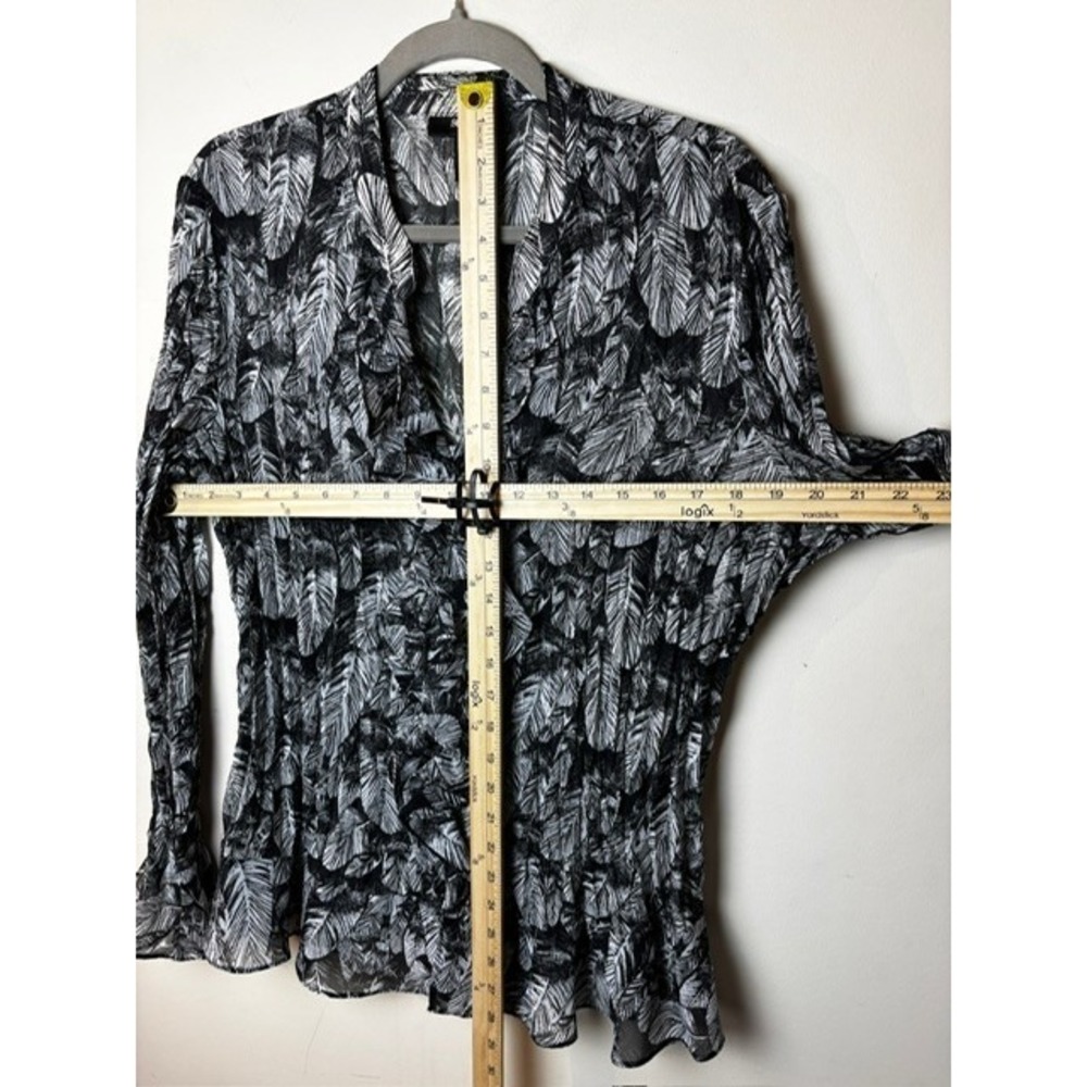 Womens 18 Style & Co Blouse Top Black White Feather Print V-Neck Long Sleeve - Picture 6 of 6